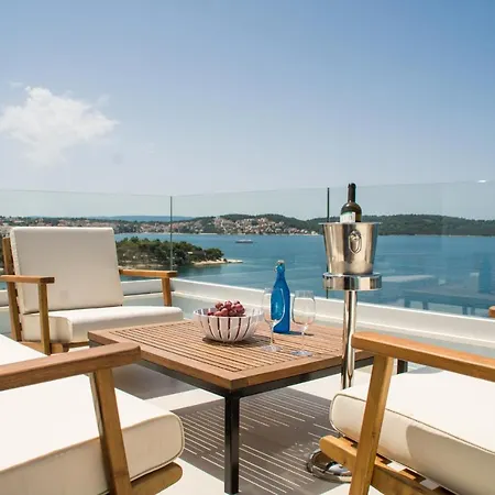 דירה Seafront Luxury Fun