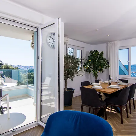 Seafront Luxury Fun * Trogir