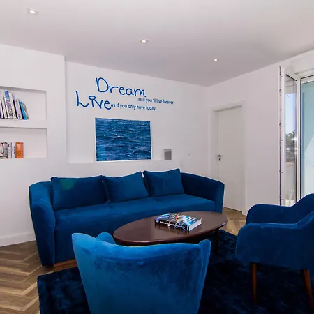 Seafront Luxury Fun * טרוגיר