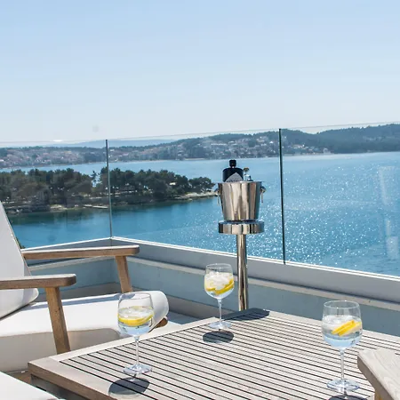 Daire Seafront Luxury Fun Trogir